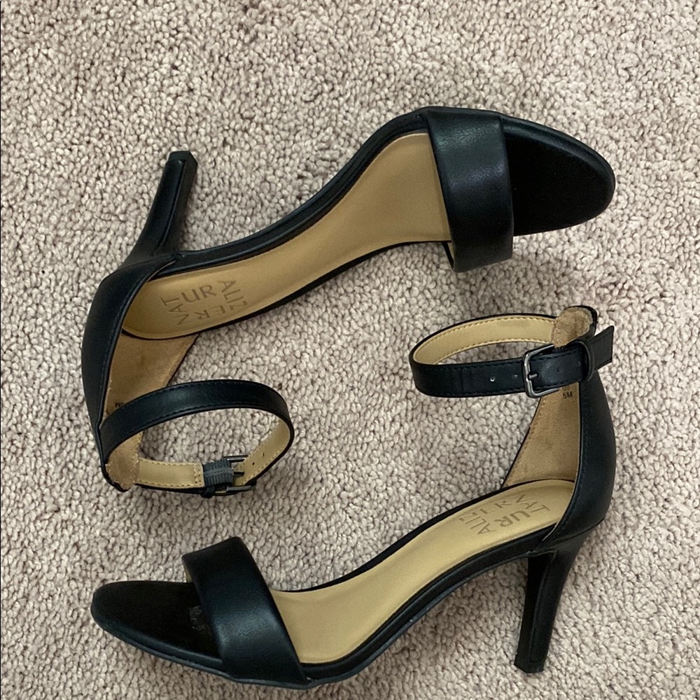 Naturalizer Black Heels Sleek Minimalist Design Size 5 - Picture 5 of 16